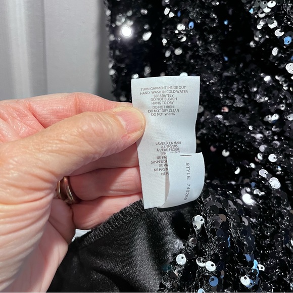 Super cute dazzling sequins on this elegant camisole  top. Size 2X. - Picture 6 of 6